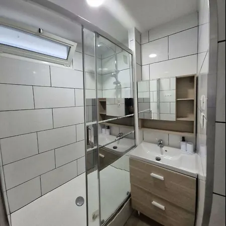 Private - Shared - - F2-2 * Talence