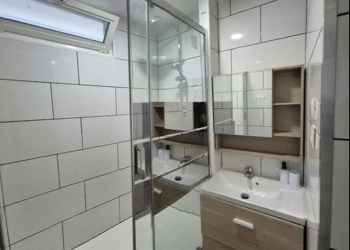 Private - Shared - - F2-2 * Talence